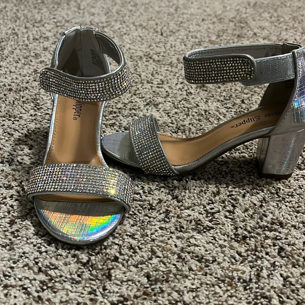 Girls size 13 Silver Slipper shoes.  Never worn!